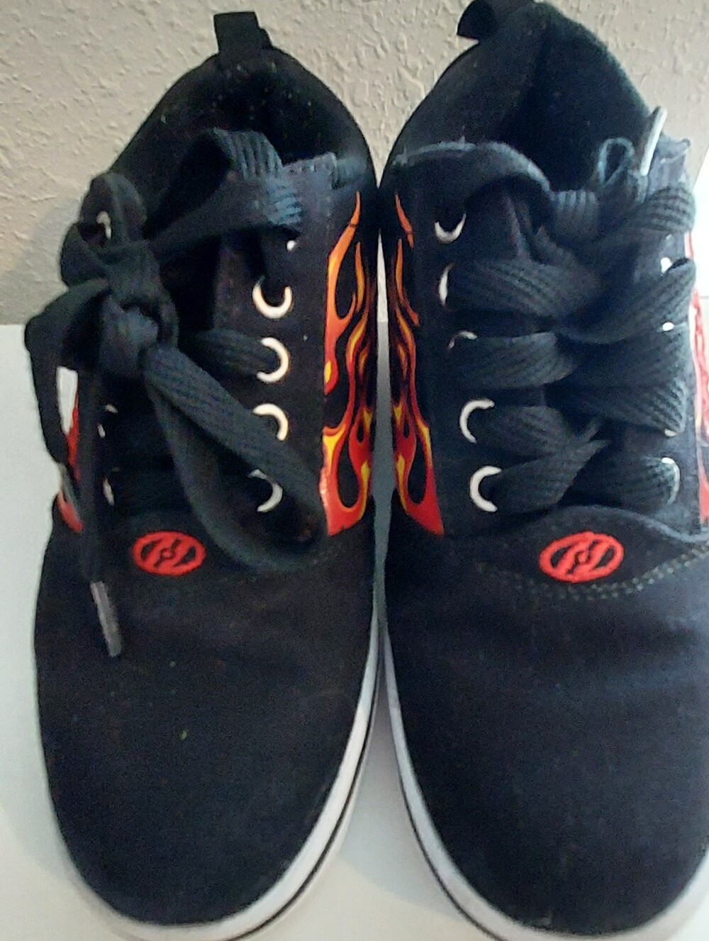 Heelys Pro 20 Prints Flame Sneaker Size Youth 2 Black Fire Athletic Roller Wheel